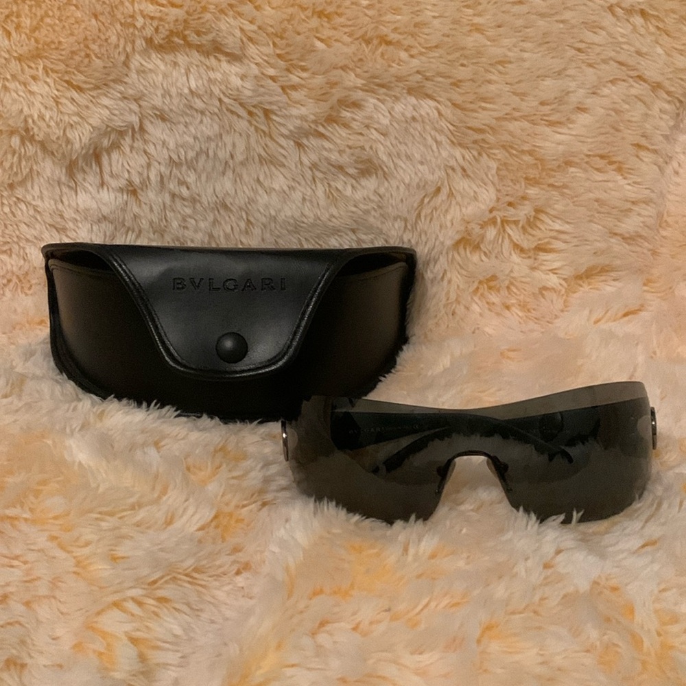 BVLGARI sunglasses w/case 🖤
